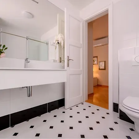 Bed & Breakfast Palace Schoen Milesi Split