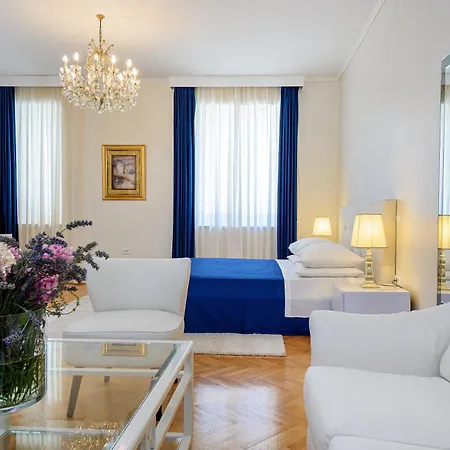 Palace Schoen Milesi Bed & Breakfast 4*