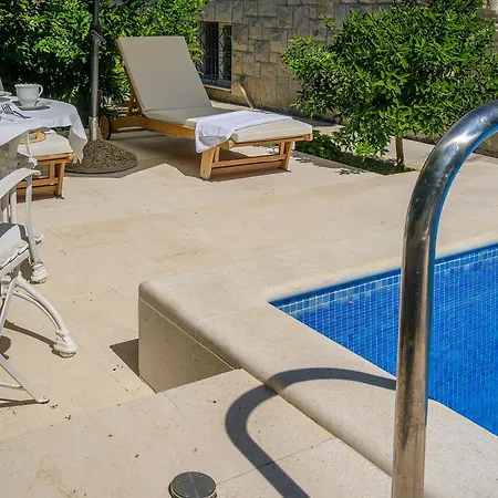 Palace Schoen Milesi Nocleg ze śniadaniem 4*